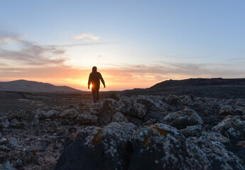 Bonito paisaje del atardecer 