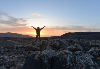 Bonito paisaje del atardecer 