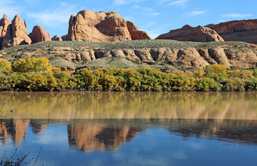 Fototapeta na wymiar Sandstone formation on Colorado River - Utah