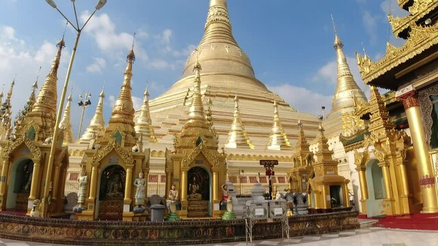 Shwe Dagon Pagoda Verticle Pan, Yangon Myanmar 