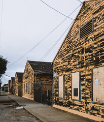 Obraz premium Side of an Old Brick Building with Boarded Up Windows