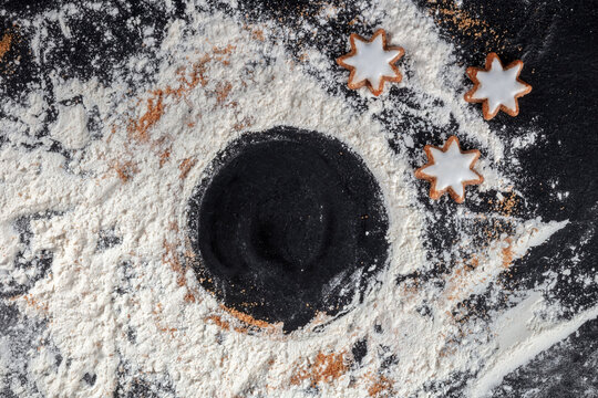 Flour forming a frame for copy space