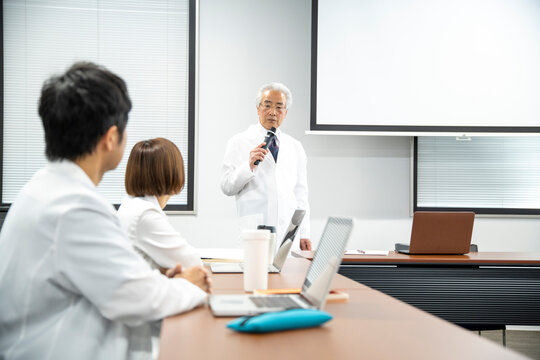 Meeting of Healthcare Worker