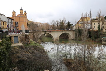 Puente sobre río