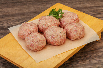 Raw turkey meatball for cooking