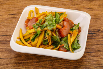 Salad with mango and chicken