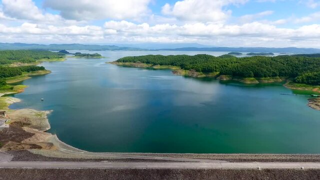 Water reservoir And generate electricity.