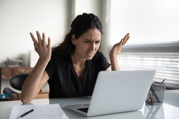What is wrong. Anxious angry hispanic female splash hands unable to access database on laptop forgetting password having weak wifi signal. Mad shocked young woman worker losing job result on broken pc - obrazy, fototapety, plakaty