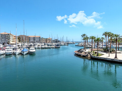 Voiliers et yachts &agrave; Port Fr&eacute;jus sur la C&ocirc;te d'Azur