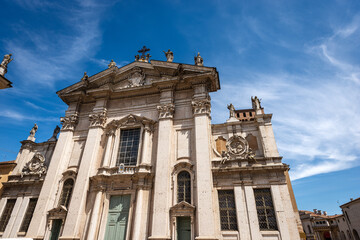 Fototapeta na wymiar Duomo di San Pietro Apostolo - Saint Peter Cathedral in Mantua Downtown Lombardy Italy
