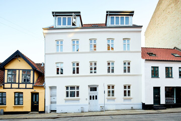Fototapeta na wymiar large white three story building in denmark