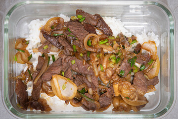 Gyudon (Japanese Beef Bowl) in the glass lunch box.
