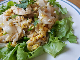 Fried rice noodle with chicken