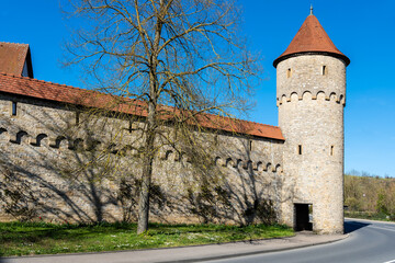 Fototapeta na wymiar Stadtmauer und Schinnersturm in Möckmühl