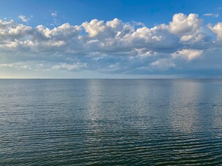 Clouds over Lake Erie in spring - obrazy, fototapety, plakaty