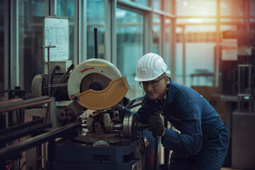 Fototapeta na wymiar worker operating a machine. worker at work