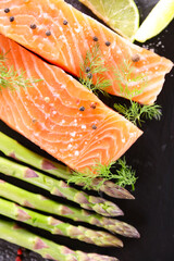 raw salmon with lemon and asparagus