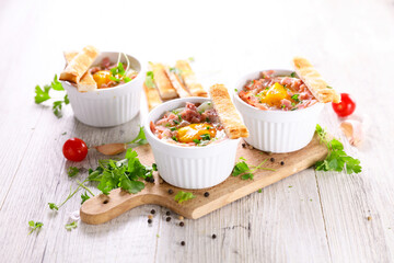 baked egg with cream and bacon