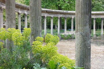 Colonnades et Naumachie du parc Monceau