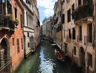 Obraz na płótnie Canvas canal and gondola in venice, italy