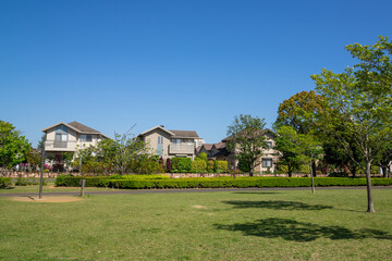 緑豊かな公園が近くにある住宅街