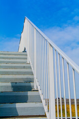 Treppe mit Geländer - abstrakt