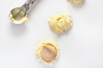 Ice cream with lemon