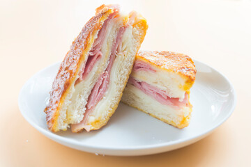sandwich monte cristo close up front view