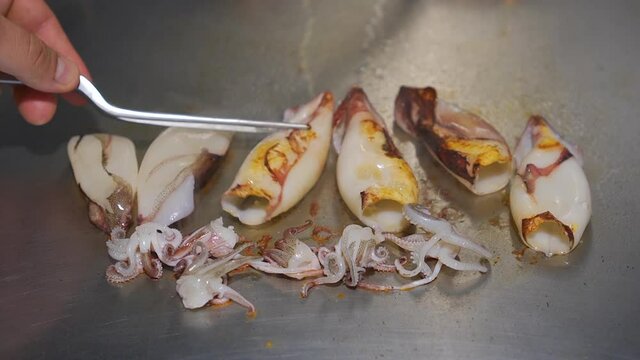 Squid with caramelized onion with squid ink sauce
