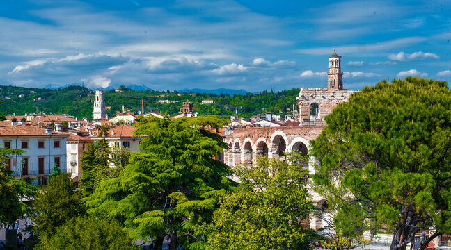 Verona - piazza Br&agrave; vista dalla Gran Guardia