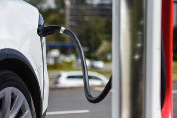 auto voiture electrique borne chargement environnement energie co2 carbone electric