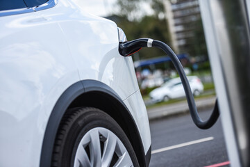 auto voiture electrique borne chargement environnement energie co2 carbone electric - obrazy, fototapety, plakaty