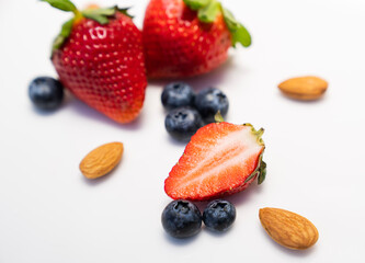 Obraz na płótnie Canvas strawberries and blueberries