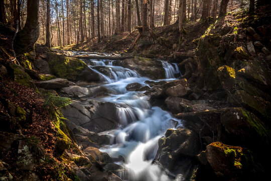 Wodospad Szepit na potoku Hylaty, Bieszczady, Polska