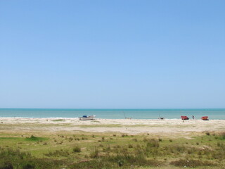 Playa con cielo azul