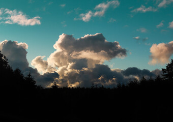 Obraz na płótnie Canvas clouds at sunset
