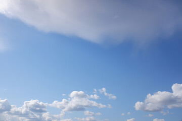 Fototapeta premium blue sky with clouds on a sunny day.