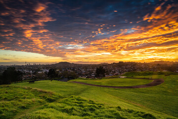 Naklejka na ściany i meble Burning sunrise over Auckland One Tree Hill, Mount Roskill New Zealand