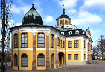 Fototapeta na wymiar Seitlicher Pavillon von Schloss Belvedere