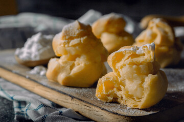 Pour the cream on the table ready to serve.