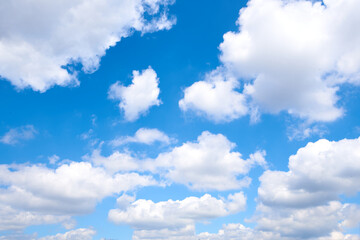 Obraz na płótnie Canvas The blue sky is white clouds