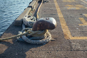 ポラード 船 ロープ 港