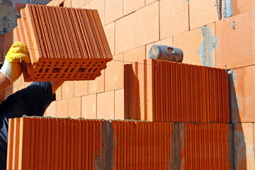 Bauarbeiter (Maurer) auf der Baustelle