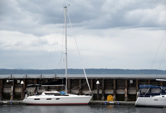 Sailboat next to the  fishing pier in Edmonds