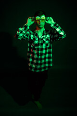 A guy in funny glasses with a green and red light