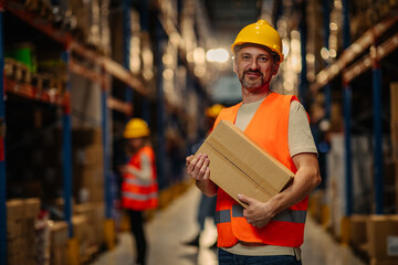 Warehouse employe carrying cardboard box