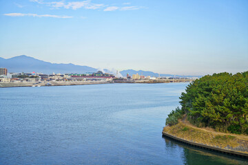 Fototapeta na wymiar トラスコ湘南大橋から見た平塚市の風景