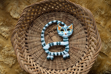 Vintage ceramic cat figurine - wall decor