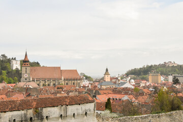 Obraz premium Brasov old city center with beautiful landmarks black church, old city council and hilltop citadel