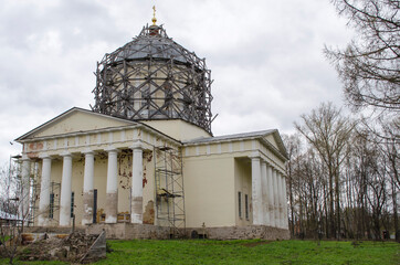 Fototapeta na wymiar View of the Temple of the Presentation of the Lord (Sreteniya) in Bogucharovo Tula region Russia